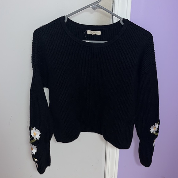 Pacsun black sweater with embroidered sleeves - Picture 2 of 3